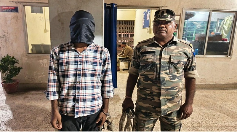 बोकारो के चंद्रपुरा में बिना प्रशासनिक अनुमति के आयोजित डांडिया कार्यक्रम में एक युवक ने लड़की के साथ की छेड़खानी व मारपीट, युवक को गिरफ्तार कर भेजा गया जेल