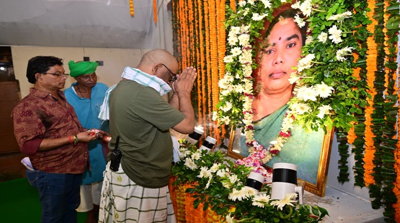 अपार जनसमूह की उपस्थिति में संपन्न हुआ मुख्यमंत्री हेमन्त सोरेन की माता स्व० रूपी सोरेन का संस्कार भोज, पैतृक गांव नेमरा में उमड़ा  जनसैलाब, प्रशासन की व्यवस्था रही चुस्त-दुरुस्त