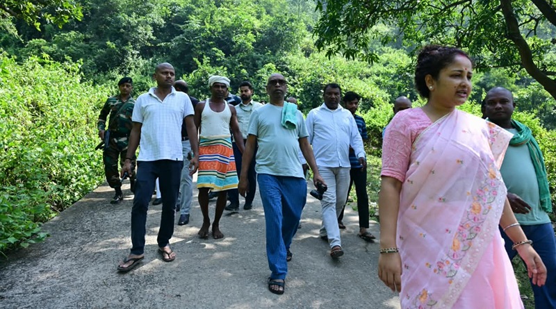 मुख्यमंत्री हेमन्त सोरेन ने कसमार-बरलंगा निर्माणाधीन मुख्य सड़क का किया निरीक्षण, निर्माण कार्य की प्रगति एवं गुणवत्ता का लिया जायजा