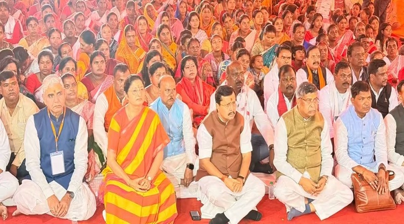 नितिन नवीन ने रांची के सुकुरहुटू में कार्यकर्ताओं एवं ग्रामीणों के साथ सुनी “मन की बात”, तदुपरांत महिलाओं से किया संवाद, उनके आर्थिक सशक्तिकरण व बेटियों की शिक्षा पर दिया जोर