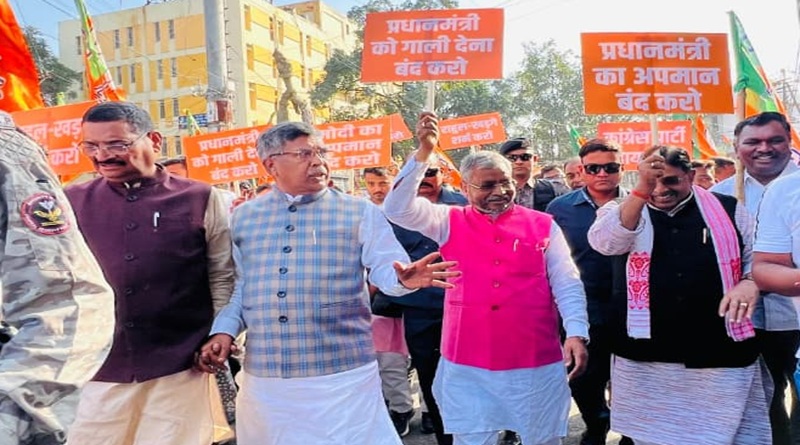 प्रधानमंत्री नरेन्द्र मोदी के दिवंगत पिता पर खड़गे की टिप्पणी के विरोध में भाजपा ने किया कांग्रेस प्रदेश कार्यालय का घेराव, नेता प्रतिपक्ष बाबूलाल मरांडी, प्रदेश अध्यक्ष आदित्य साहू समेत कई प्रमुख नेता रहे उपस्थित